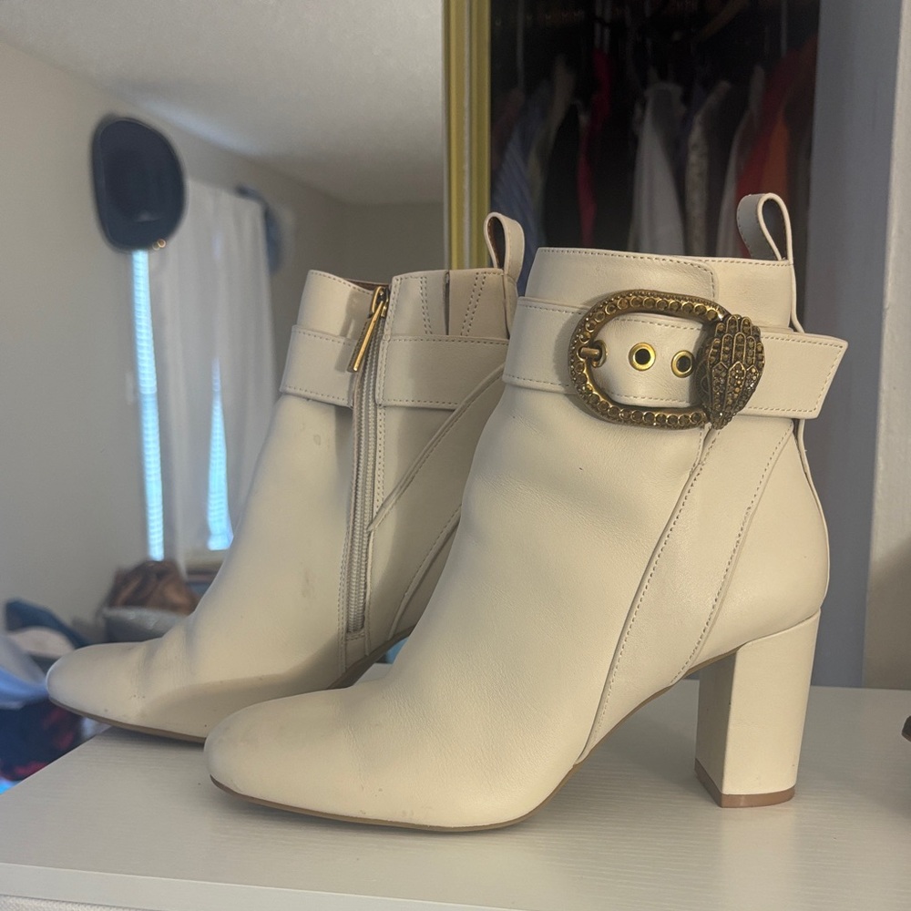 Chic Cream Heeled Boots with Stylish Buckle